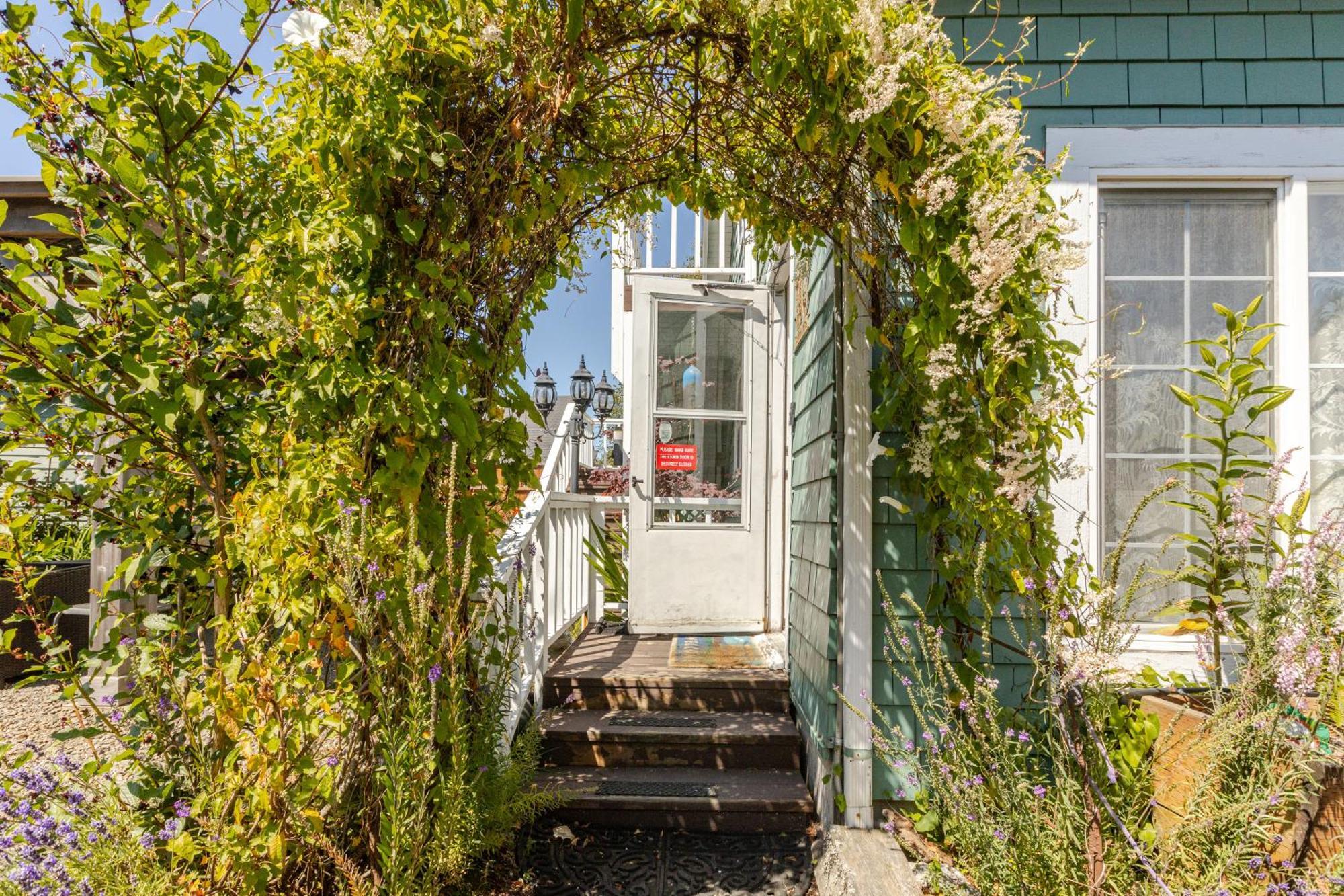 Enchanted Cottages By The Sea Seaview Exterior photo